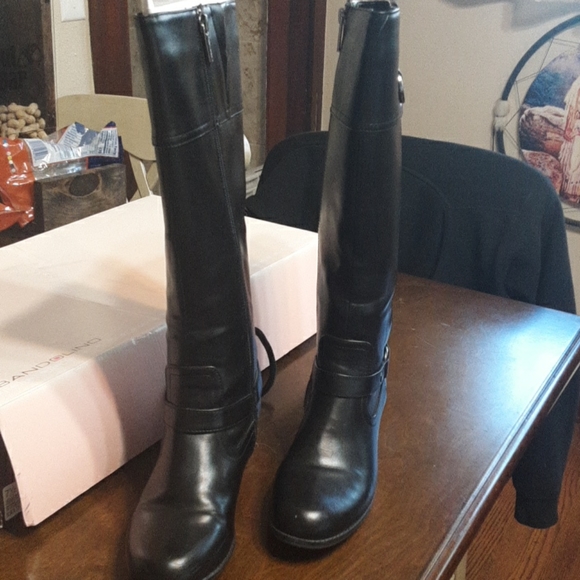 Boots - Picture 2 of 4